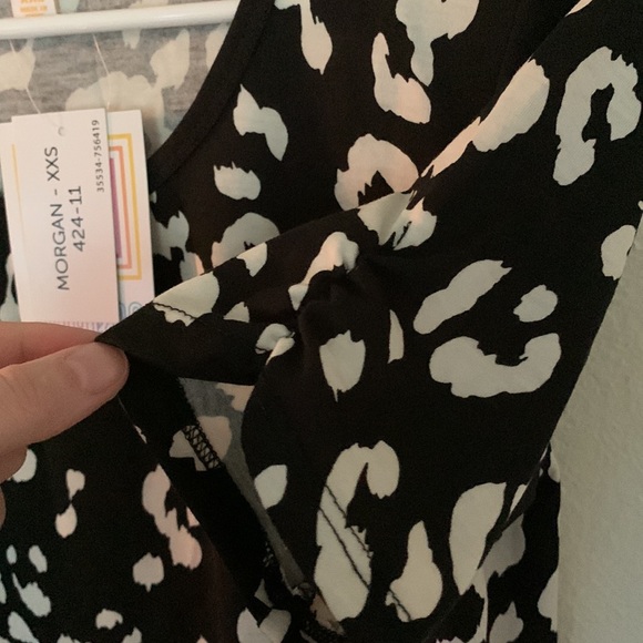 Black & White Cheetah Print LuLaRoe Morgan Top - NWT XXS - Picture 4 of 6